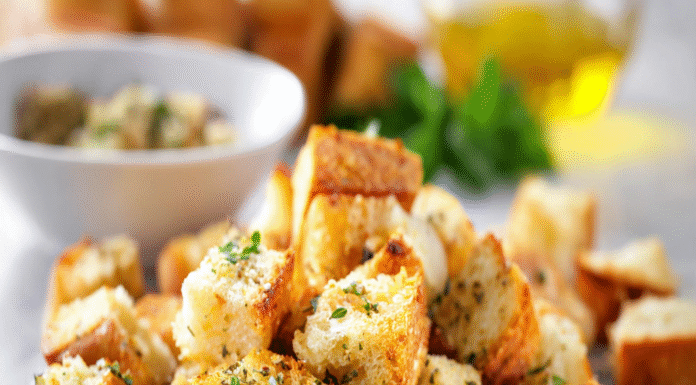 Crunchy Homemade Croutons: Elevate Your Salads Today!