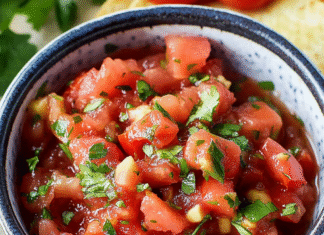 Irresistible Homemade Salsa with Fresh Tomatoes Recipe