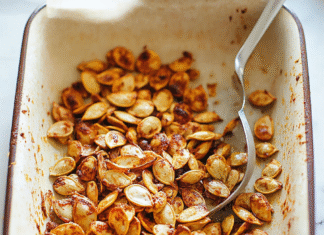 Crunchy Baked Pumpkin Seeds Recipe for Fall Snacking