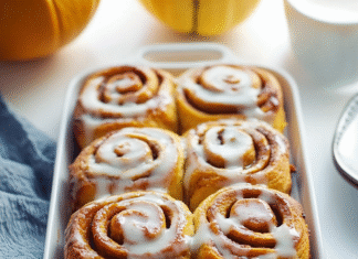 Irresistible Pumpkin Cinnamon Rolls for Cozy Autumn Mornings