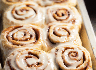 Irresistible Cinnamon Rolls: A Cozy Treat Recipe
