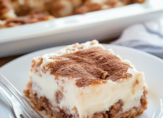 Irresistible Cinnamon Roll Poke Cake Recipe to Savor