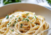 Indulge in Creamy Garlic Pasta: A Cozy Italian Delight